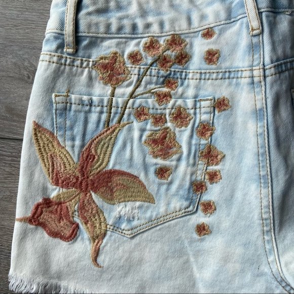 Dex Light Wash Distressed Embroidered Denim Shorts - Picture 5 of 12